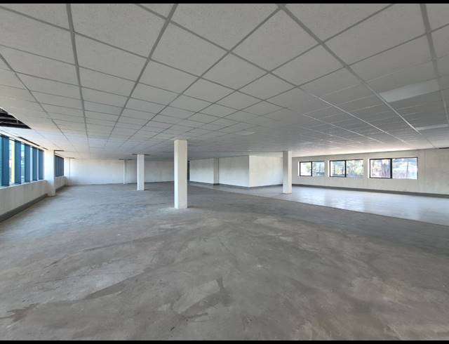 3,438M² OFFICE TO LET IN WAVERLEY